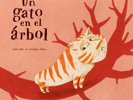 Un Gato En El árbol